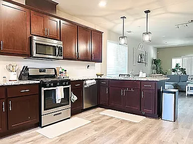 1374 Westgate Dr — Photo 5