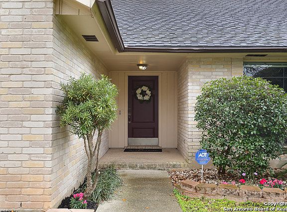 4th image of 2527 Great Oaks Dr