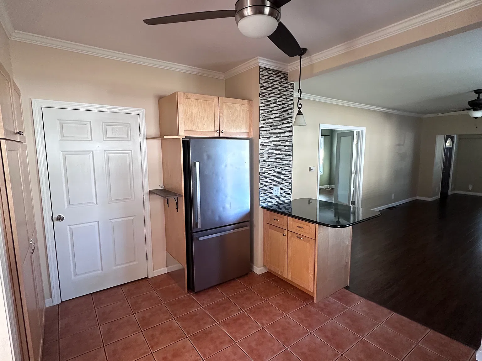1 bed, 1000 sqft, $1,900 — Photo 4