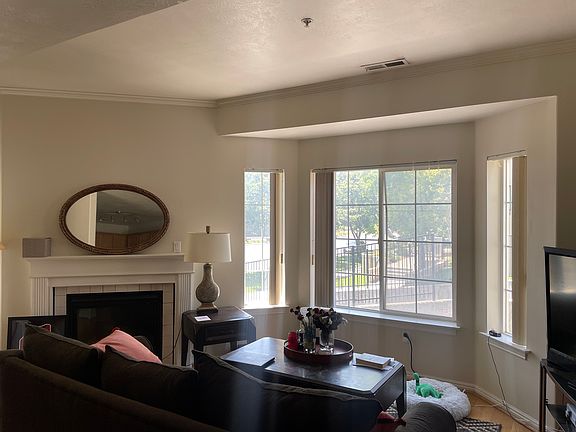 4th image of 379 E 600 S APT 8