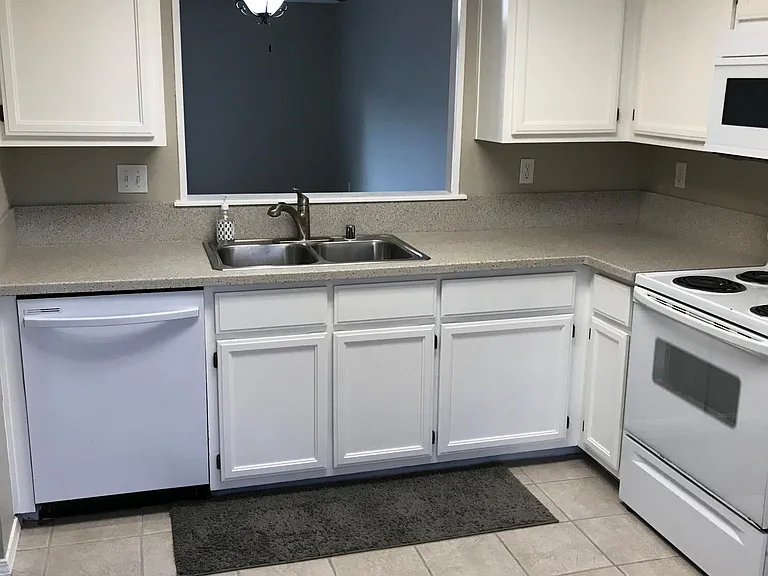 5 Eleanor Ln — Photo 5