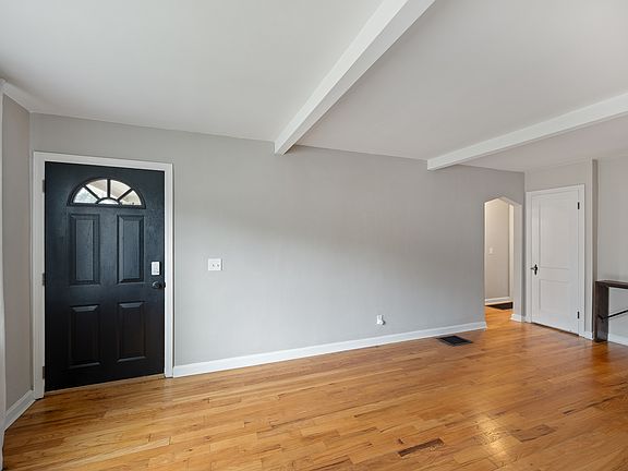 4th image of 4428 Orchard Ln
