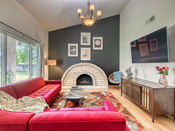 3rd image of 501 S Bighorn Dr