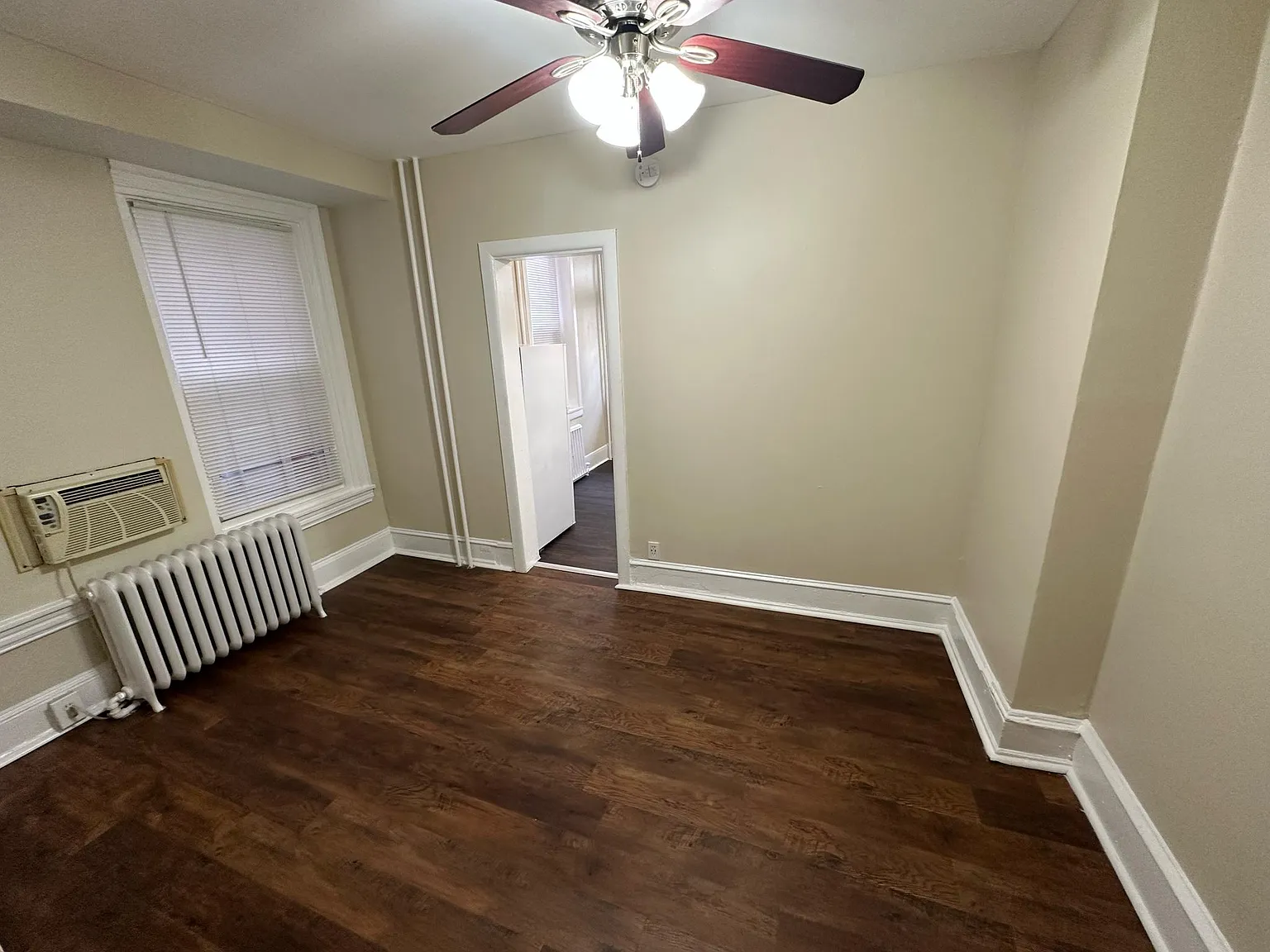 Studio, 325 sqft, $1,050 — Photo 2