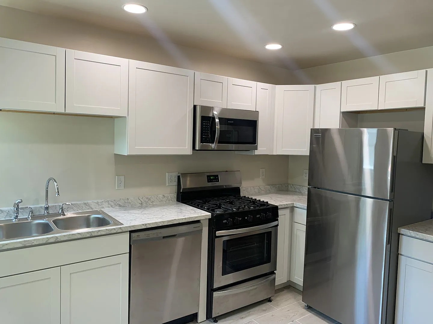 2919 Victoria Avenue — Photo 3