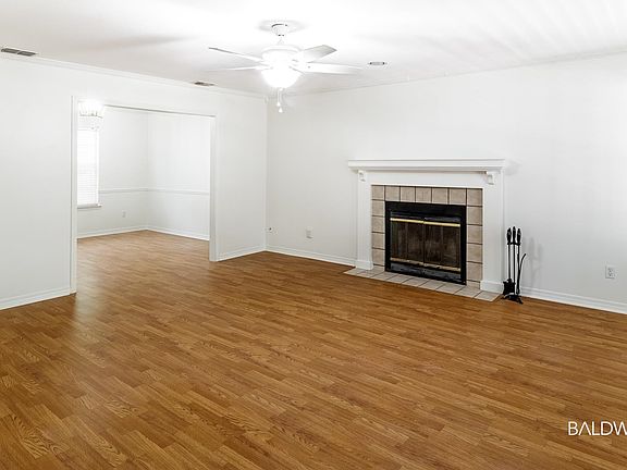 3rd image of 197 Rolling Hill Dr