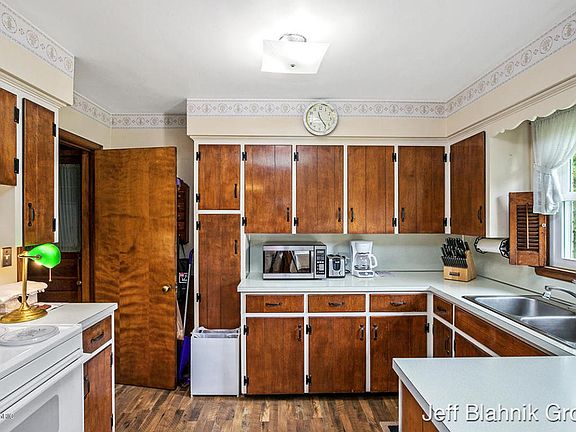 5th image of 1871 Milford St NW