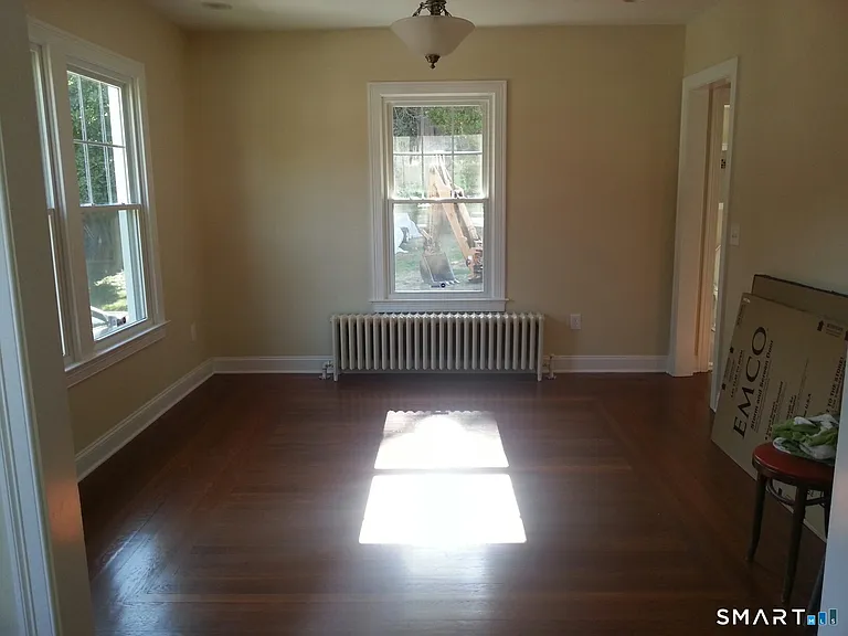356 Townsend Ave — Photo 9