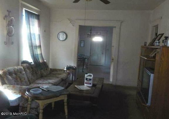 4th image of 309 Gunnison Ave SW