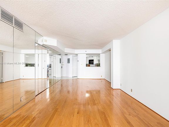5th image of 6767 Collins Ave APT 2107