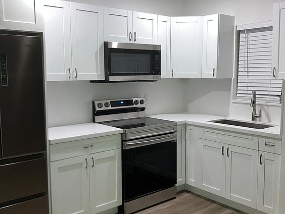 4th image of 800 SE 16th St #4