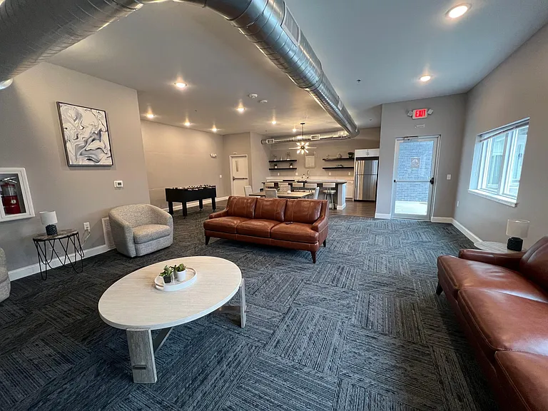 417 S 2nd Ave — Photo 3