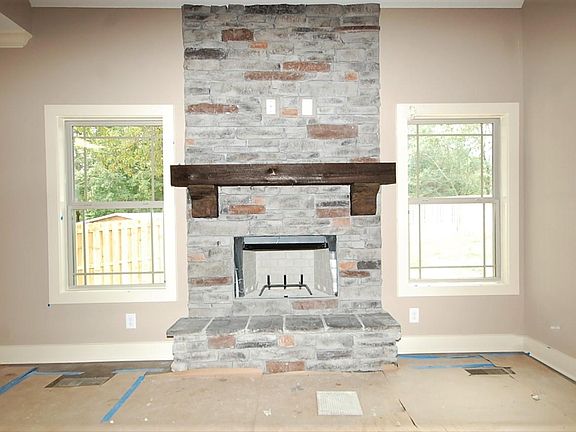 3rd image of 714 Pebble Point Rd