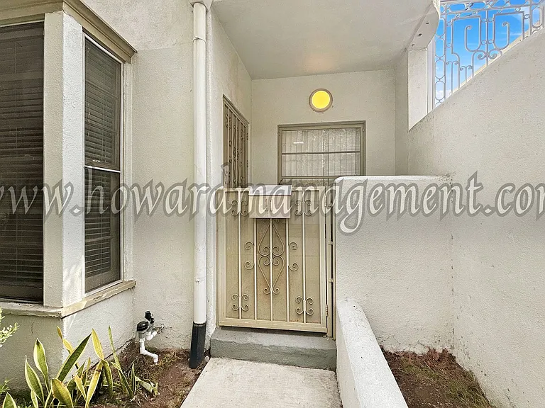 590 Rossmore — Photo 10