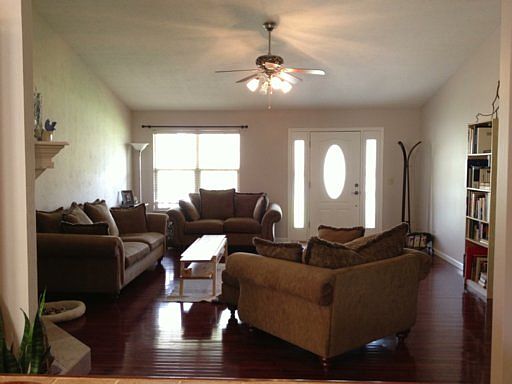 1st image of 905 Horseshoe Dr