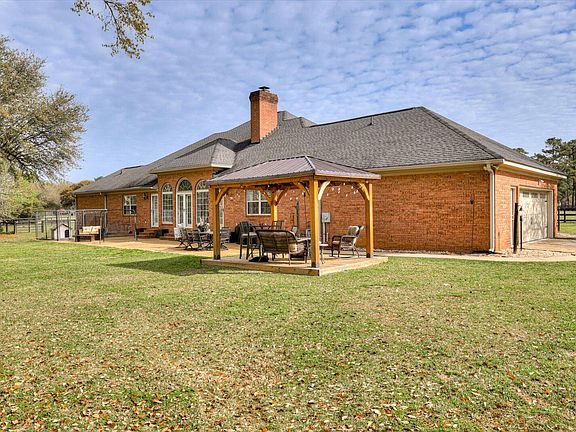 3rd image of 670 Oak Meadow Ln