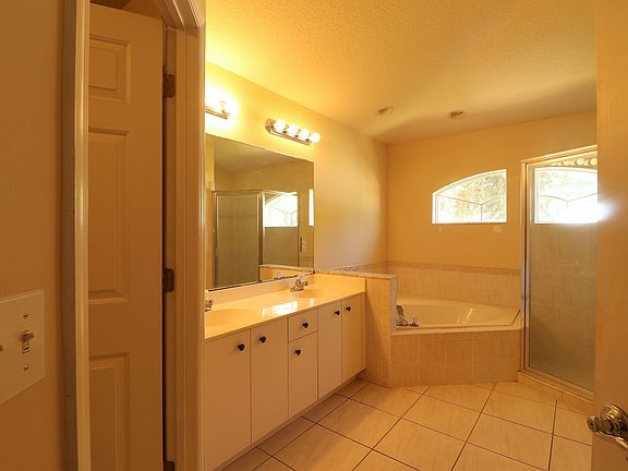 3rd image of 25 Greenvale Dr