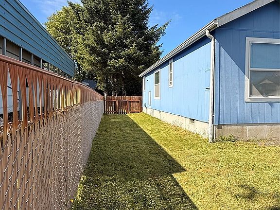 3rd image of 881 Magellan Avenue NE