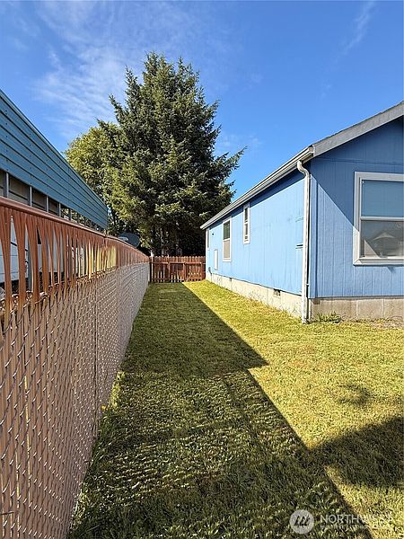 3rd image of 881 Magellan Avenue NE