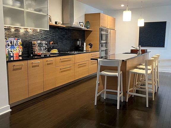 3rd image of 1101 Washington Ave Penthouse 6