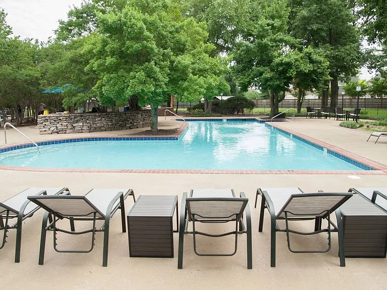 Riverset Apartments — Photo 42