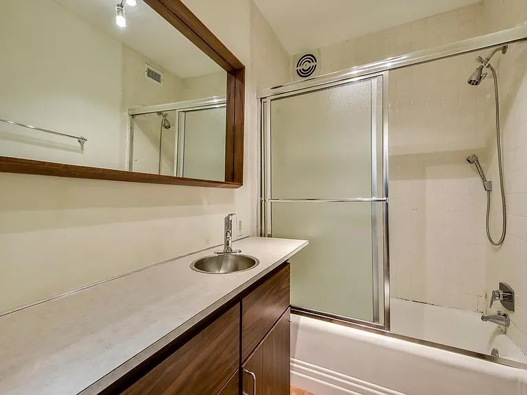 800 Leonard St — Photo 16