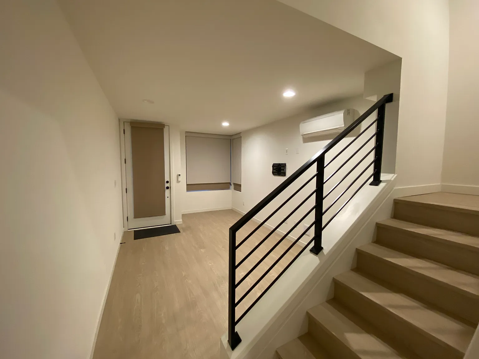 3 bed, 1310 sqft, $4,150 — Photo 3