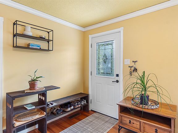5th image of 1136 Dominion St