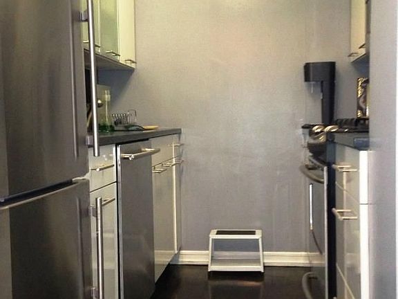 3rd image of 7 E 14th St APT 1111