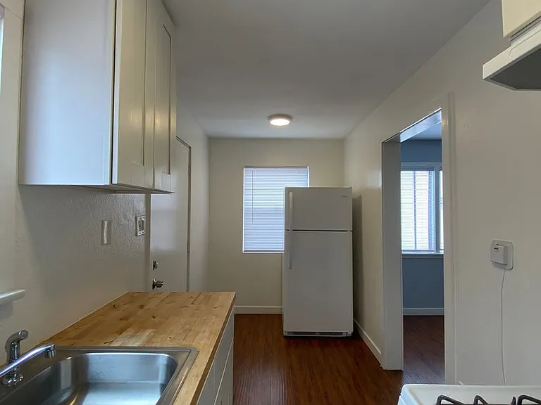 5543-5547 1/2 Atlantic Ave — Photo 5