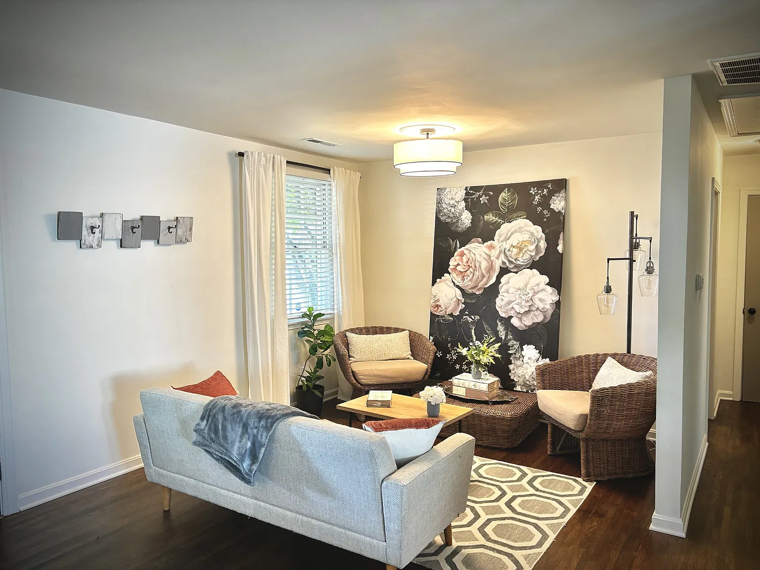 4 bed, 2.0 bath, 1928 sqft, $5,000 — Photo 3