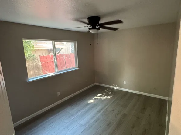 230 N 4th Ave #102, Oakdale, CA 95361