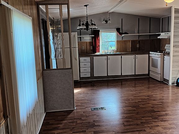 3rd image of 203 Jessica St S