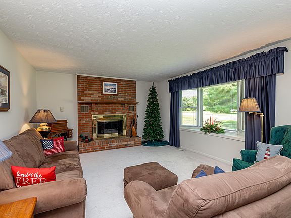3rd image of 344 Oak Dr
