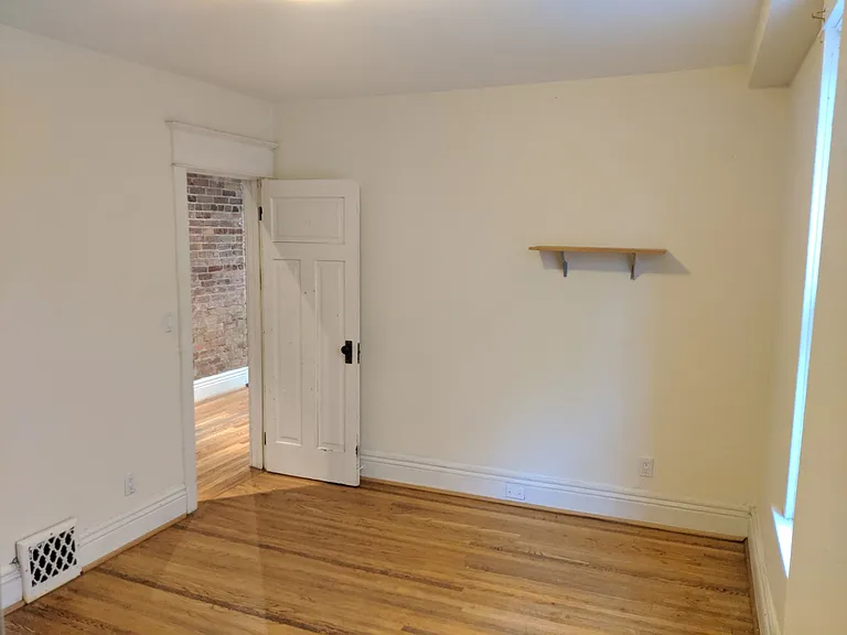 21 Rusholme Park Cres #2 — Photo 12