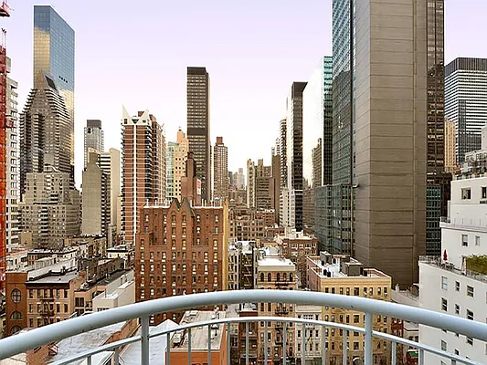 Sold by Sotheby's International Realty | media 6