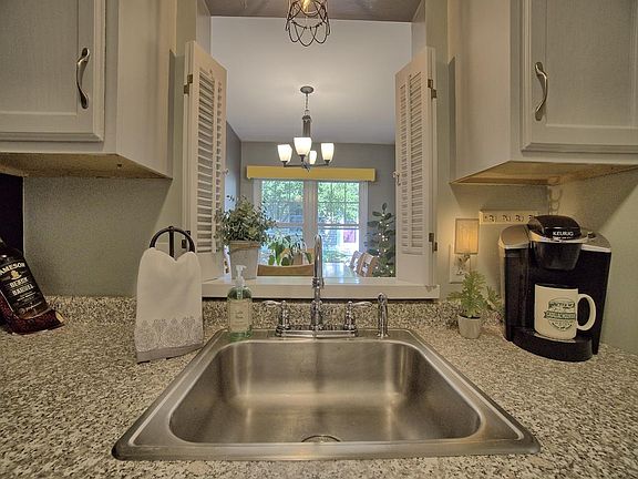 5th image of 81 Glenridge Drive #81