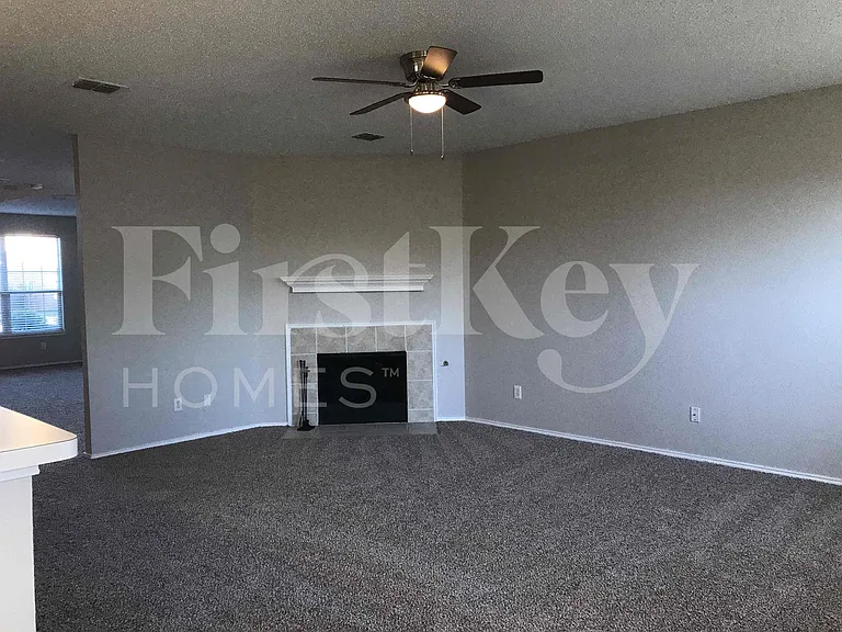 429 W Clover Park Dr — Photo 8
