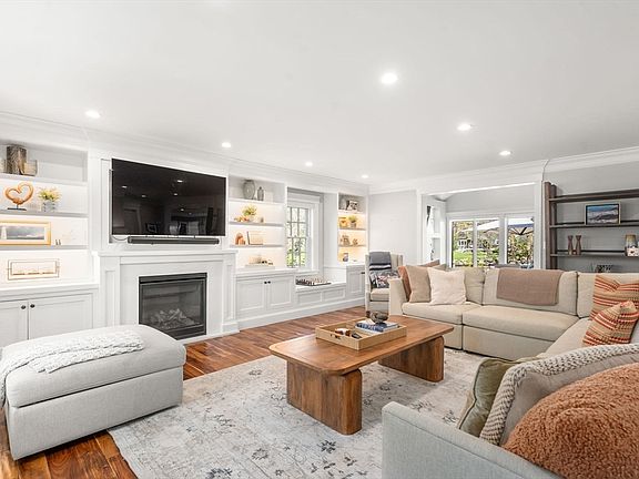 3rd image of 6 Hale Pl