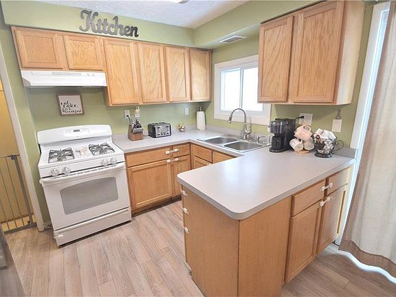 2nd image of 347 Woodbine Ave