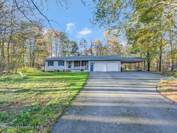31 Evergreen Dr, Gouldsboro, PA 18424
