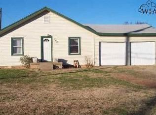 300 Coleman Park Rd, Iowa Park, TX 76367