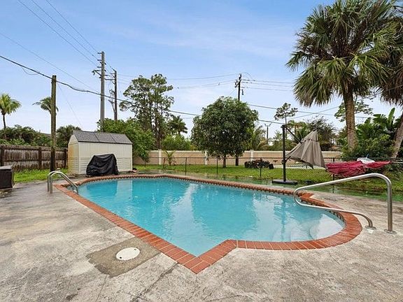 2nd image of 4274 Centurian Cir