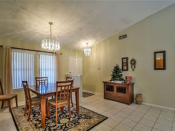 4th image of 3915 Laramie Dr