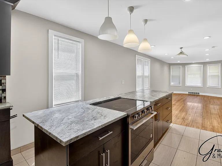 2315 Yemans St — Photo 10