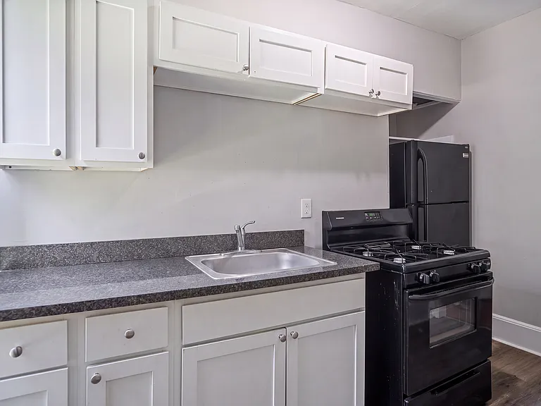 1533 W Warren Ave — Photo 7