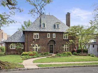 665 W Polo Dr, Saint Louis, MO 63105