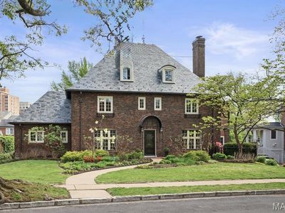 665 W Polo Dr, Saint Louis, MO, 63105