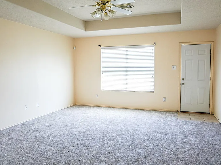 19131 Prairie Bluff Dr — Photo 16