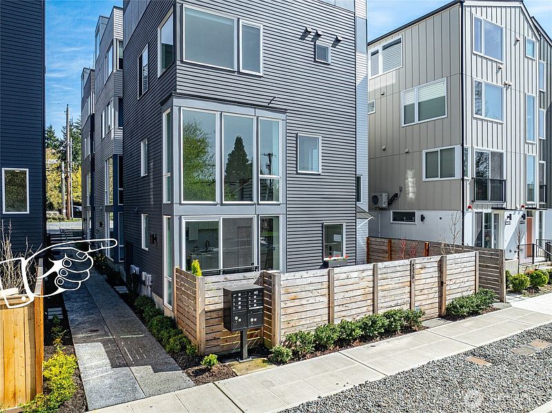 4th image of 6320 41st Avenue SW #B